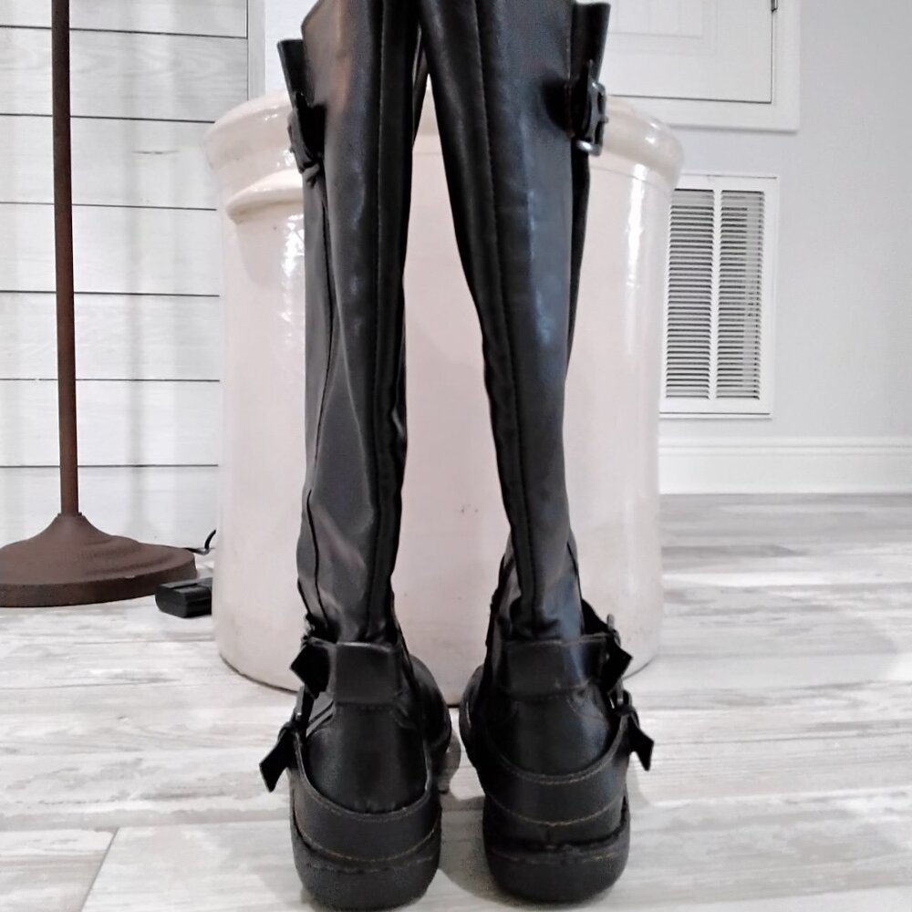 Boots - Picture 2 of 6